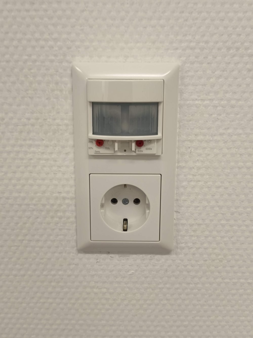 Steckdose mit Bewegungsmelder, installiert von Voltarik Elektrotechnik